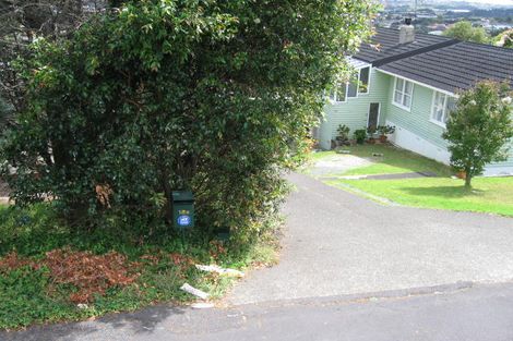 Photo of property in 2/18 Sunset Road, Unsworth Heights, Auckland, 0632