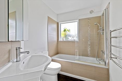 Photo of property in 2/20 Norwood Road, Bayswater, Auckland, 0622