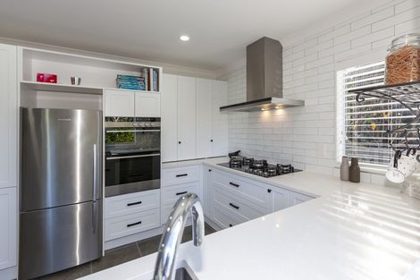 Photo of property in 15 Charlotte Way, Raumati South, Paraparaumu, 5032