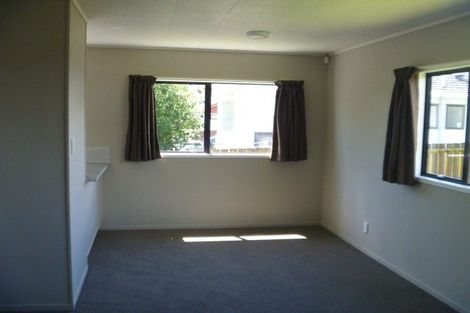 Photo of property in 1/8 Senecio Place, Weymouth, Auckland, 2103