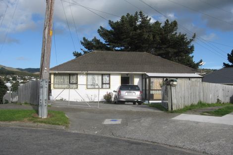 Photo of property in 27 Wiltshire Place, Cannons Creek, Porirua, 5024
