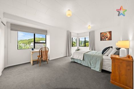 Photo of property in 18 Jasmine Grove, Maungaraki, Lower Hutt, 5010