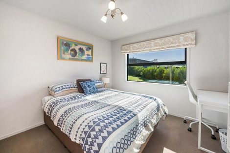 Photo of property in 136 Lisland Drive, Kinloch, Taupo, 3377