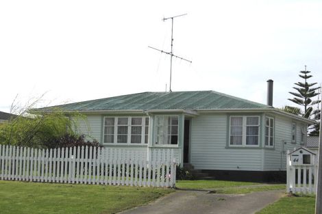 Photo of property in 44 Thatcher Street, Castlecliff, Whanganui, 4501