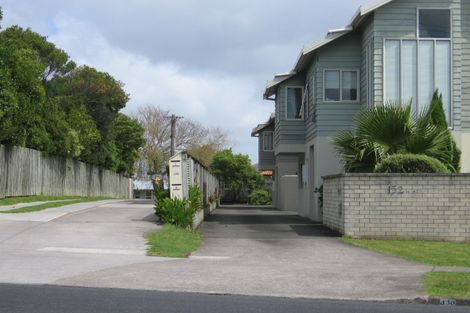 Photo of property in 2/132 East Coast Road, Forrest Hill, Auckland, 0620