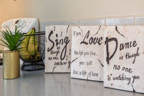 Photo of property in 1/10 Morton Avenue, Forrest Hill, Auckland, 0620