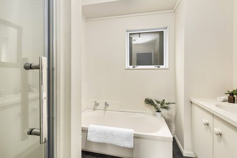 Photo of property in 23 Edgeware Road, Wilton, Wellington, 6012