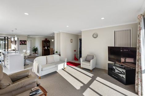 Photo of property in 12 Mcgregor Place, Paraparaumu, 5032