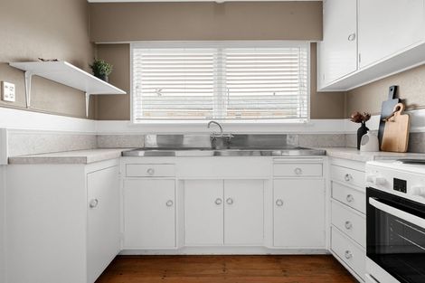 Photo of property in 1 Kingsley Street, St Andrews, Hamilton, 3200