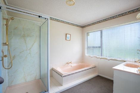 Photo of property in 2 Byron Place, Whalers Gate, New Plymouth, 4310