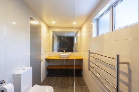 Photo of property in 11 Peregrine Place, Queenstown, 9300