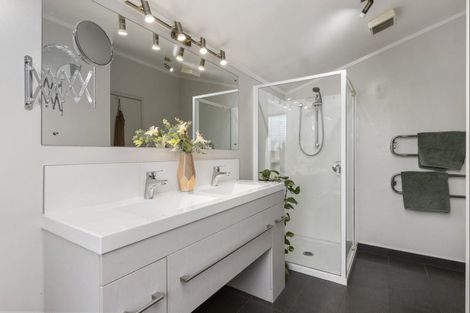 Photo of property in 4 Coulthard Terrace, Opaheke, Papakura, 2113