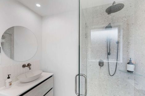 Photo of property in 1 Corsica Court, Fitzherbert, Palmerston North, 4410