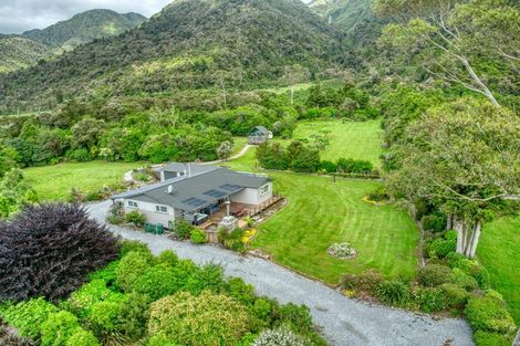 Photo of property in 2147 Lake Brunner Road, Inchbonnie, Kumara, 7875