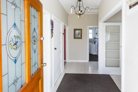 Photo of property in 10 Savage Crescent, Upper Hutt Central, Upper Hutt, 5018