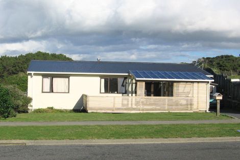 Photo of property in 121 Pikarere Street, Titahi Bay, Porirua, 5022