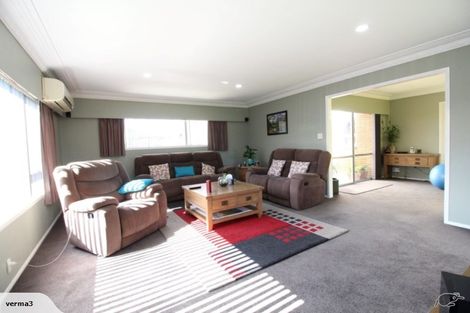 Photo of property in 9 Tatua Place, Conifer Grove, Takanini, 2112