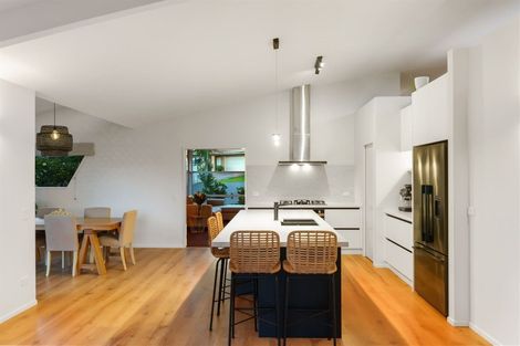 Photo of property in 10 Baulcomb Parade, Windsor Park, Auckland, 0632