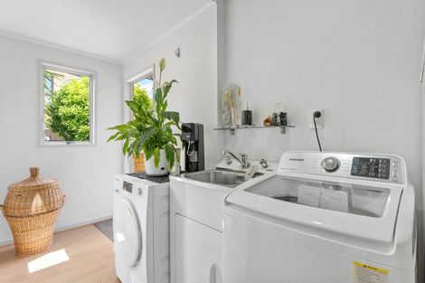 Photo of property in 12 Quo Vadis Place, Red Beach, 0932