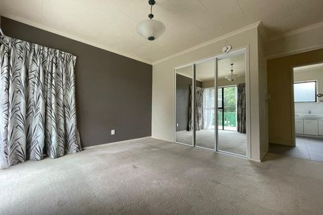 Photo of property in 14 Chablis Place, Henderson, Auckland, 0612