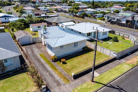 Photo of property in 13 Turakina Street, Merrilands, New Plymouth, 4312