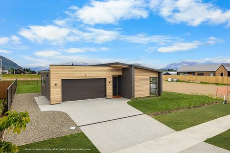 Photo of property in 17 Packer Road, Wanaka, 9382