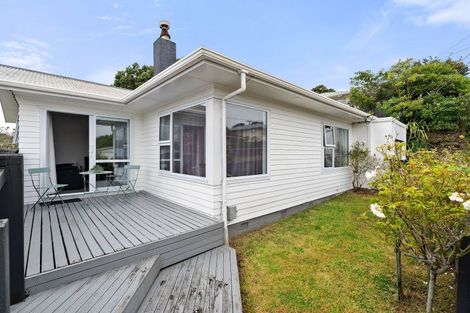 Photo of property in 3 Catherine Crescent, Paparangi, Wellington, 6037