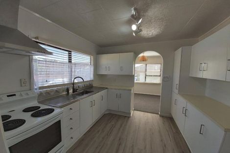 Photo of property in 2/5 Pureora Place, Clendon Park, Auckland, 2103