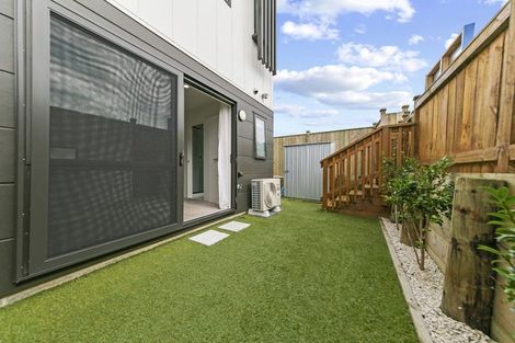 Photo of property in 7/27 Carole Crescent, Pakuranga, Auckland, 2010