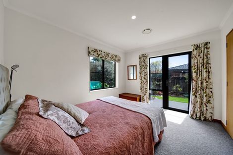 Photo of property in 10 Kinross Drive, Merrilands, New Plymouth, 4312