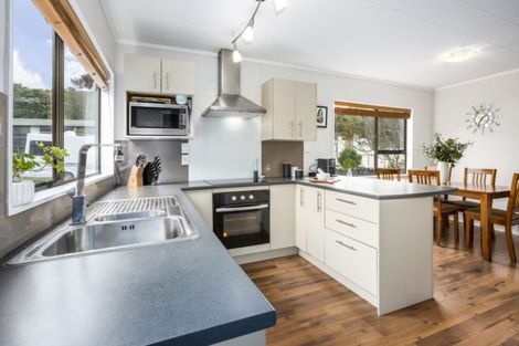 Photo of property in 23 Rembrandt Avenue, Tawa, Wellington, 5028