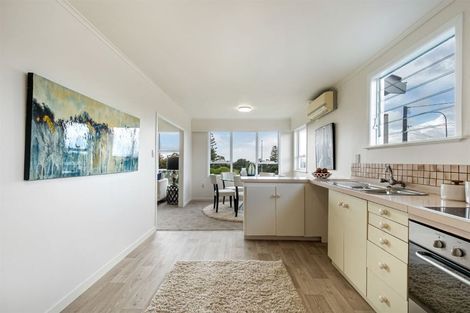 Photo of property in 1/516 Glenfield Road, Bayview, Auckland, 0629