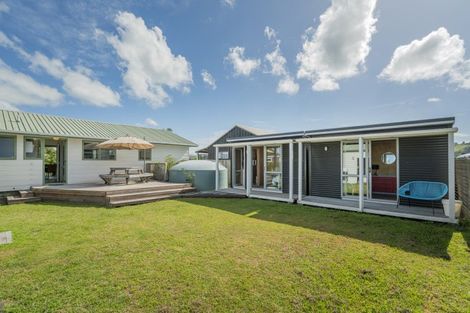 Photo of property in 23 Hawk Hill Crescent, Cooks Beach, Whitianga, 3591