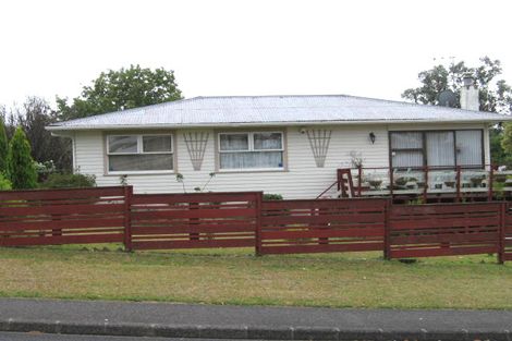 Photo of property in 28 Kirby Street, Glendene, Auckland, 0602