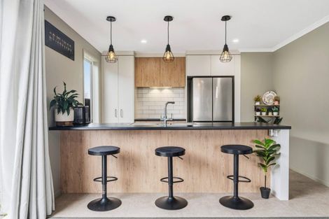 Photo of property in 10 Empire Crescent, Papamoa, 3118