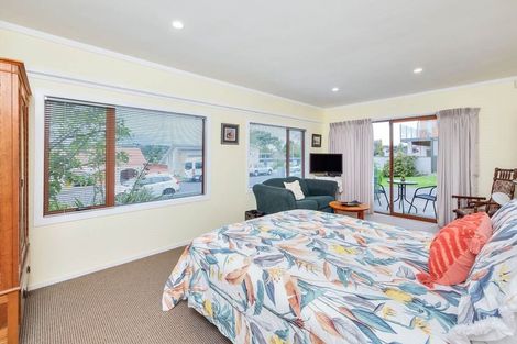 Photo of property in 11 Robin Lane, Browns Bay, Auckland, 0630