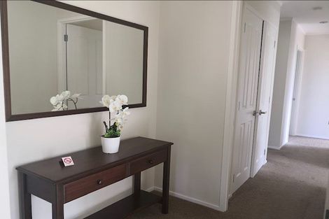 Photo of property in 15 Kingsclere Place, Goodwood Heights, Auckland, 2105