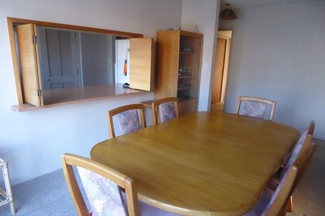 Photo of property in 15 Bosnyak Drive, Te Atatu South, Auckland, 0610