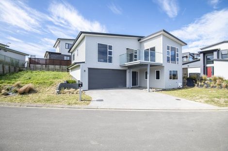 Photo of property in 3 Cessna Way, Newlands, Wellington, 6037