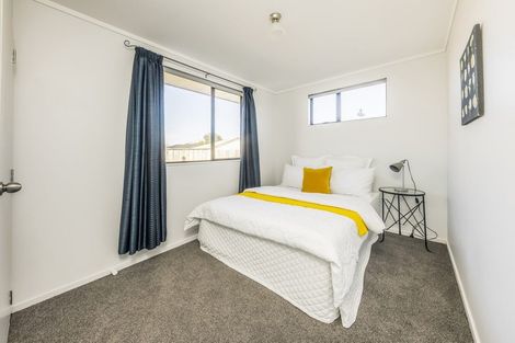 Photo of property in 2/35 Hill Crescent, Papakura, 2110