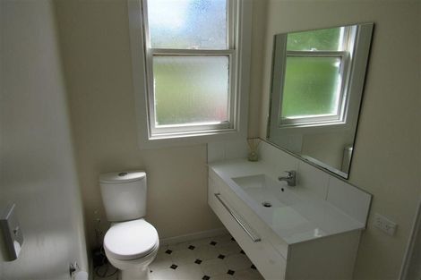 Photo of property in 72 Fairlie Terrace, Kelburn, Wellington, 6021