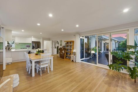 Photo of property in 22 Windfall Grove, Greenhithe, Auckland, 0632