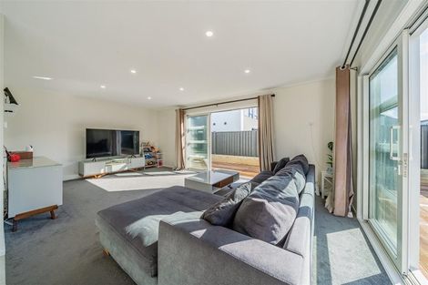 Photo of property in 32 Castletown Street, Wallaceville, Upper Hutt, 5018