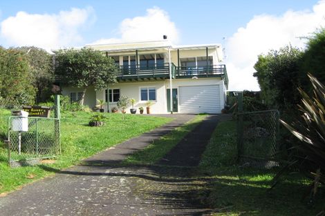Photo of property in 12 Rauhuia Crescent, Parau, Auckland, 0604