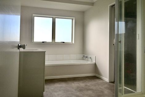 Photo of property in 24 Loughanure Place, Massey, Auckland, 0614