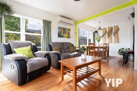 Photo of property in 36 Batchelor Street, Newlands, Wellington, 6037