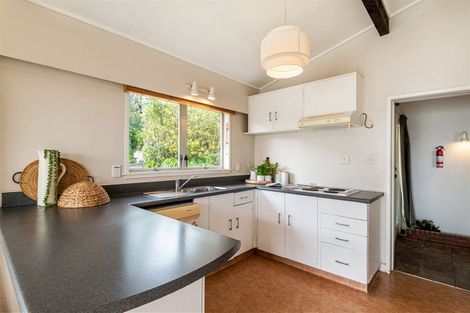 Photo of property in 358 Glenfield Road, Glenfield, Auckland, 0629