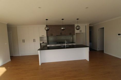 Photo of property in 17 Grove Way, Riverhead, 0820