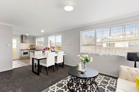 Photo of property in 2/19 Moncrieff Avenue, Clendon Park, Auckland, 2103