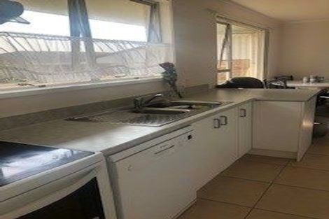 Photo of property in 1/281 Sunset Road, Sunnynook, Auckland, 0632